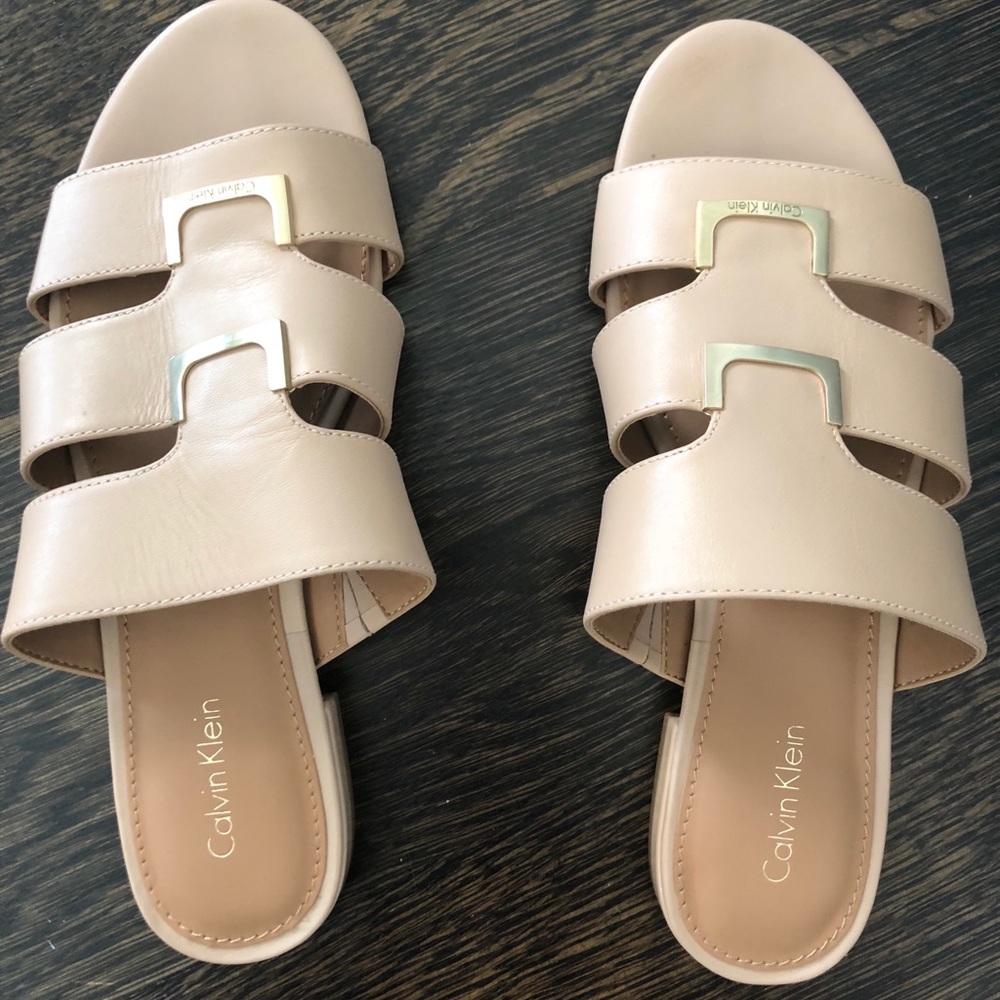 Calvin Klein gladiator sandals tan and gold flats